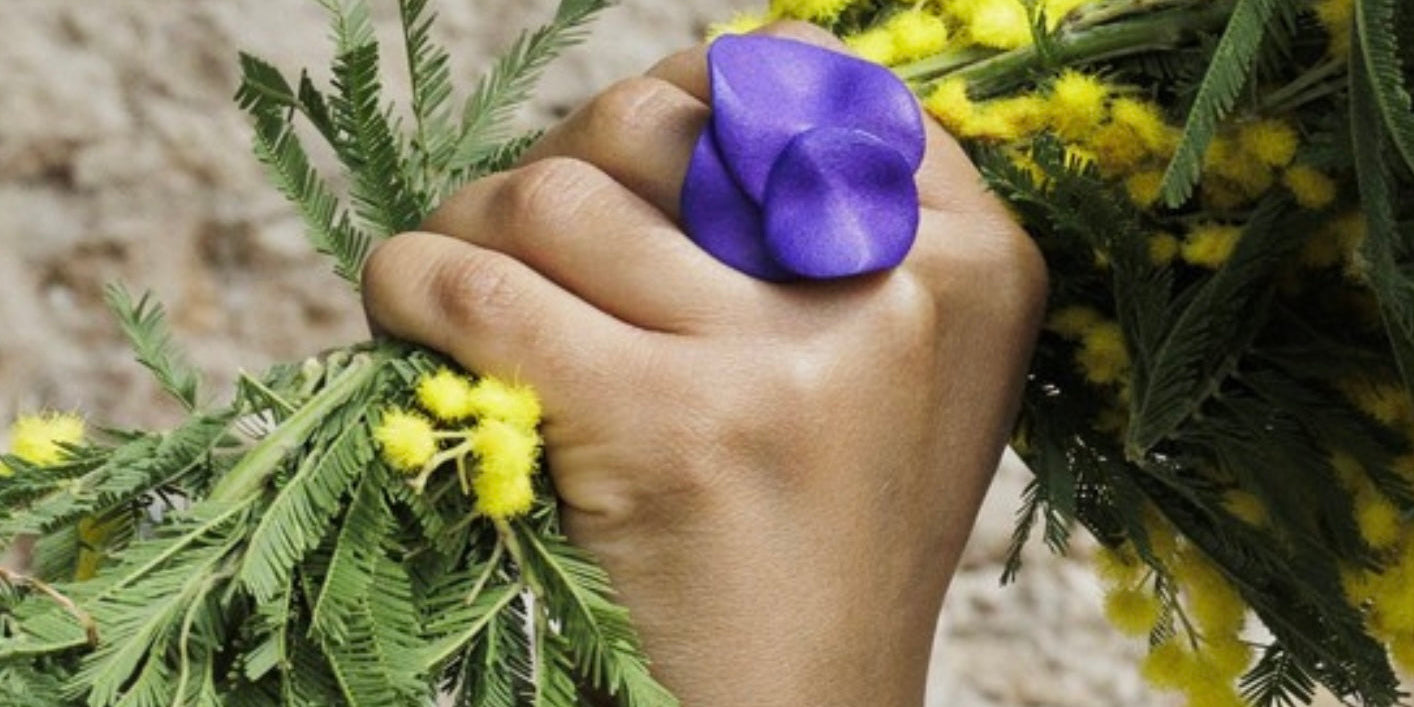 PETALI in violet: un simbolo da indossare