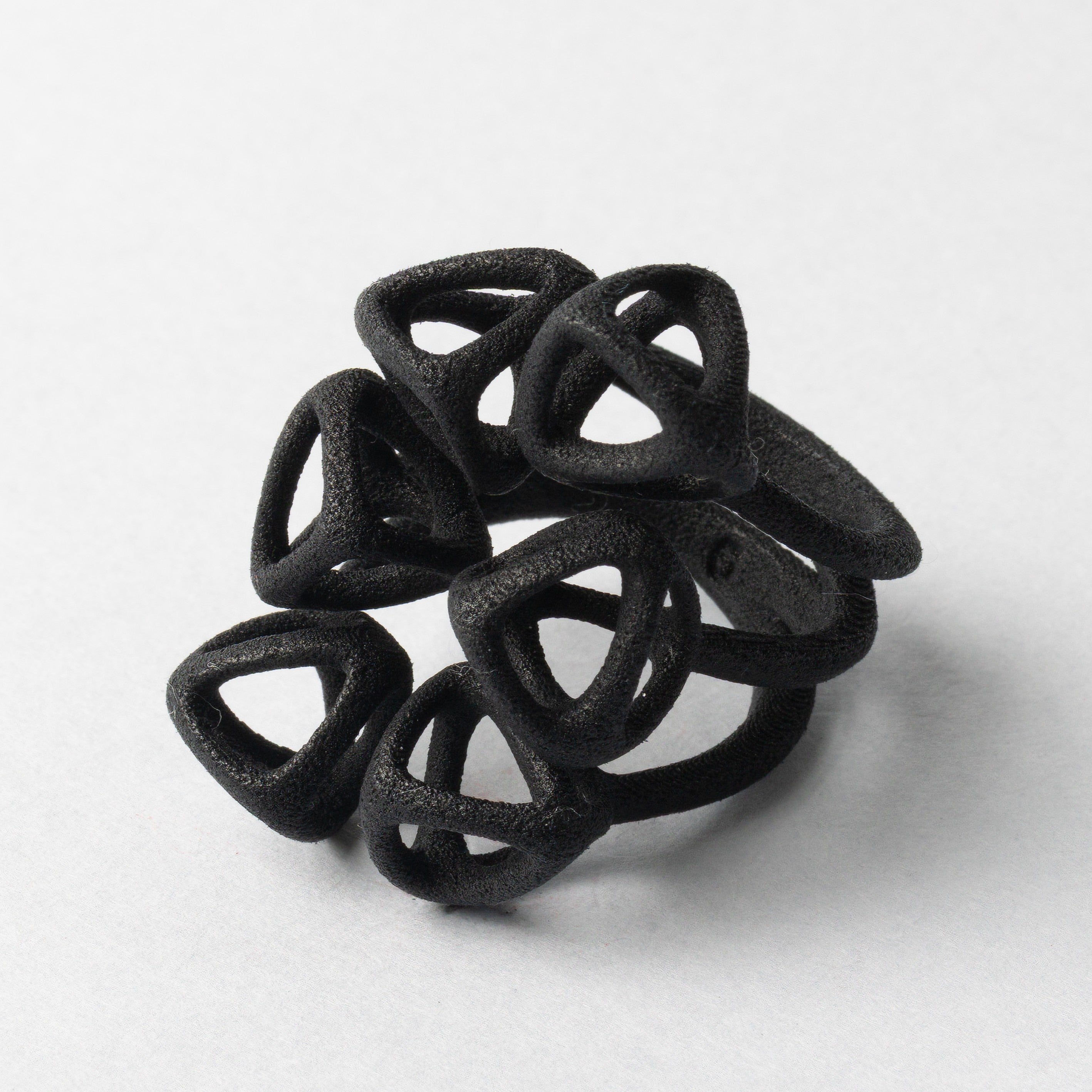 ANELLO_INTRIGO_BIG_BLACK_2.jpg