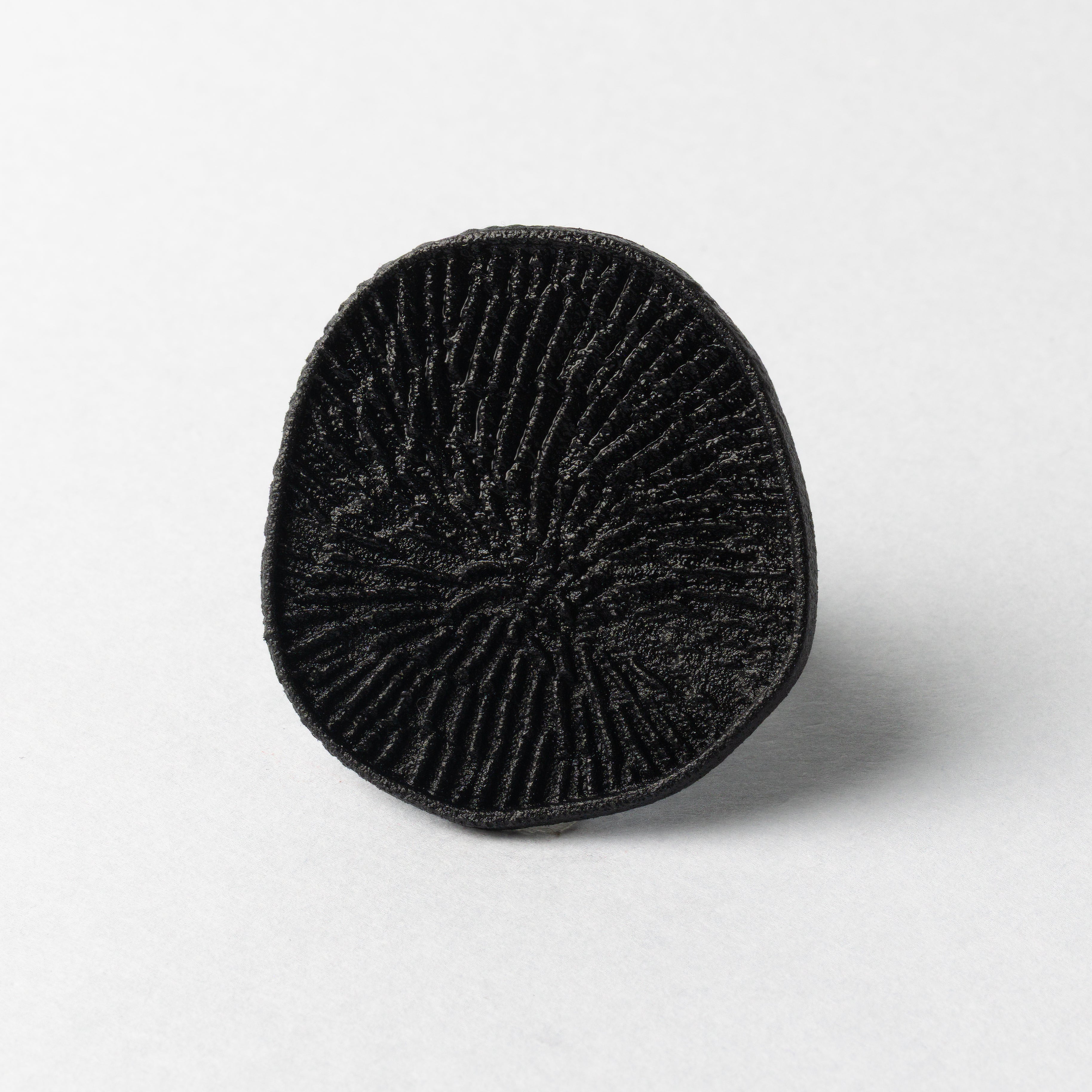ANELLO_MATERIA_HOR_BLACK_SFONDO_GRIGIO.jpg