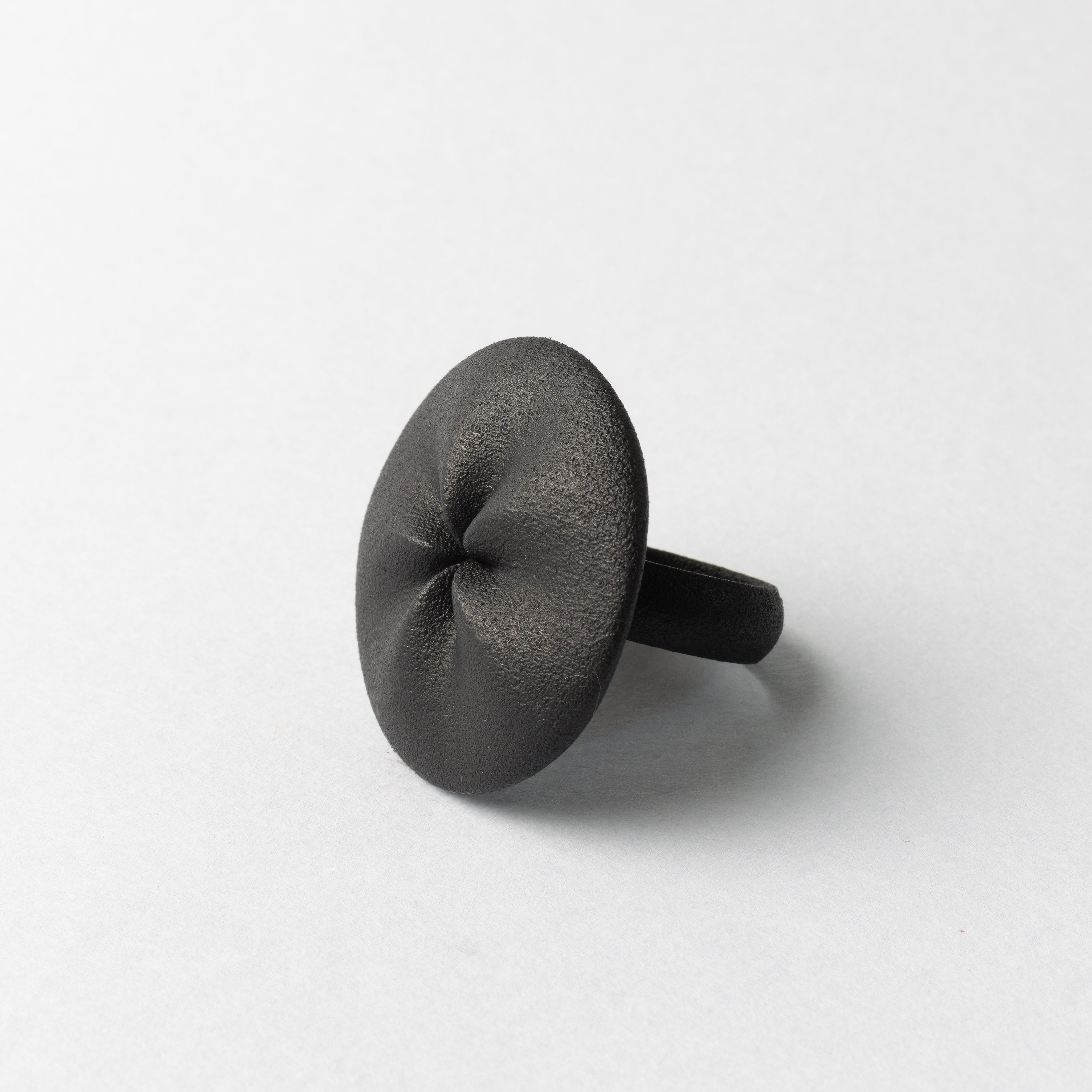 ANELLO_SUITE_BLACK_SFONDO_GRIGIO.jpg
