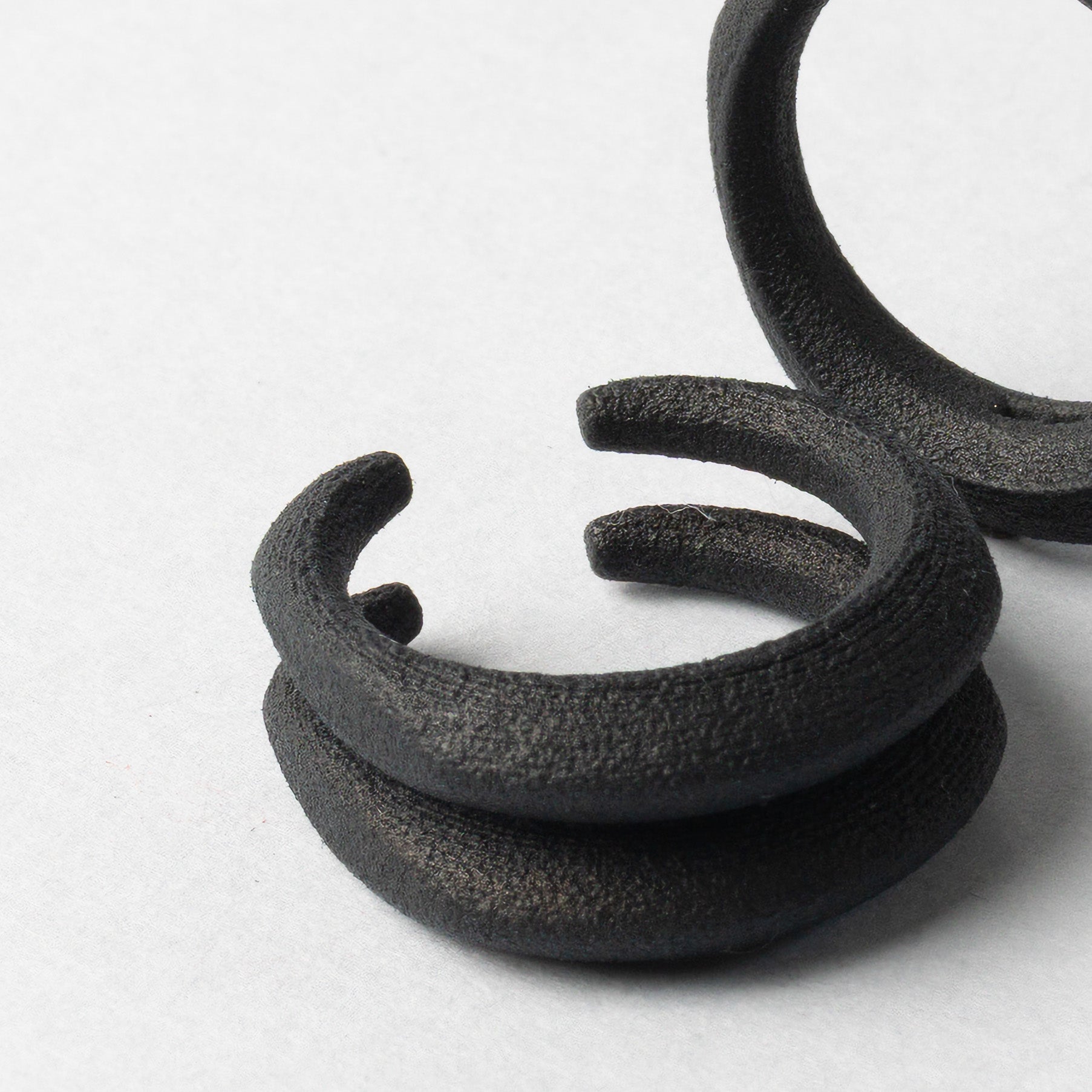 ANELLO_SWEEP_2SWEEP_BLACK_DETTAGLIO.jpg