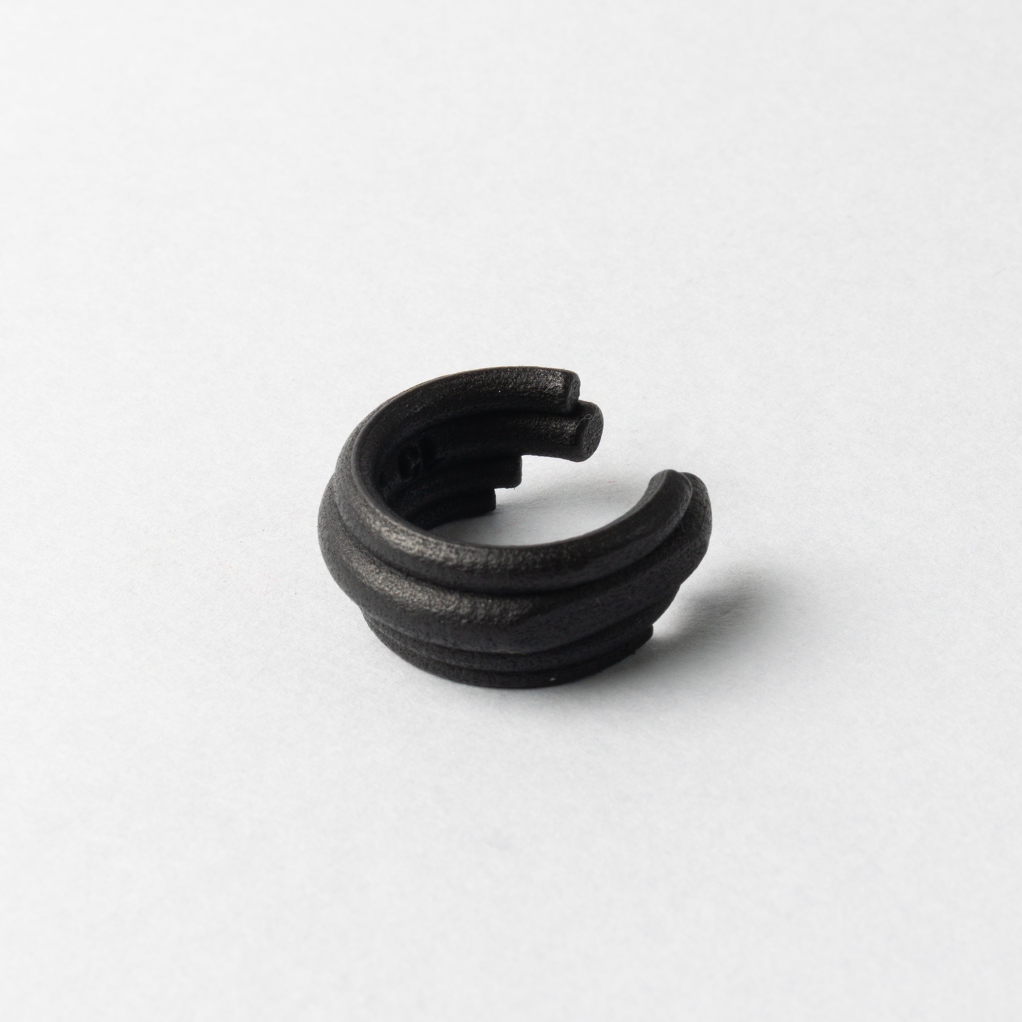 ANELLO_TUBETTI_BLACK_SFONDO_GRIGIO.jpg