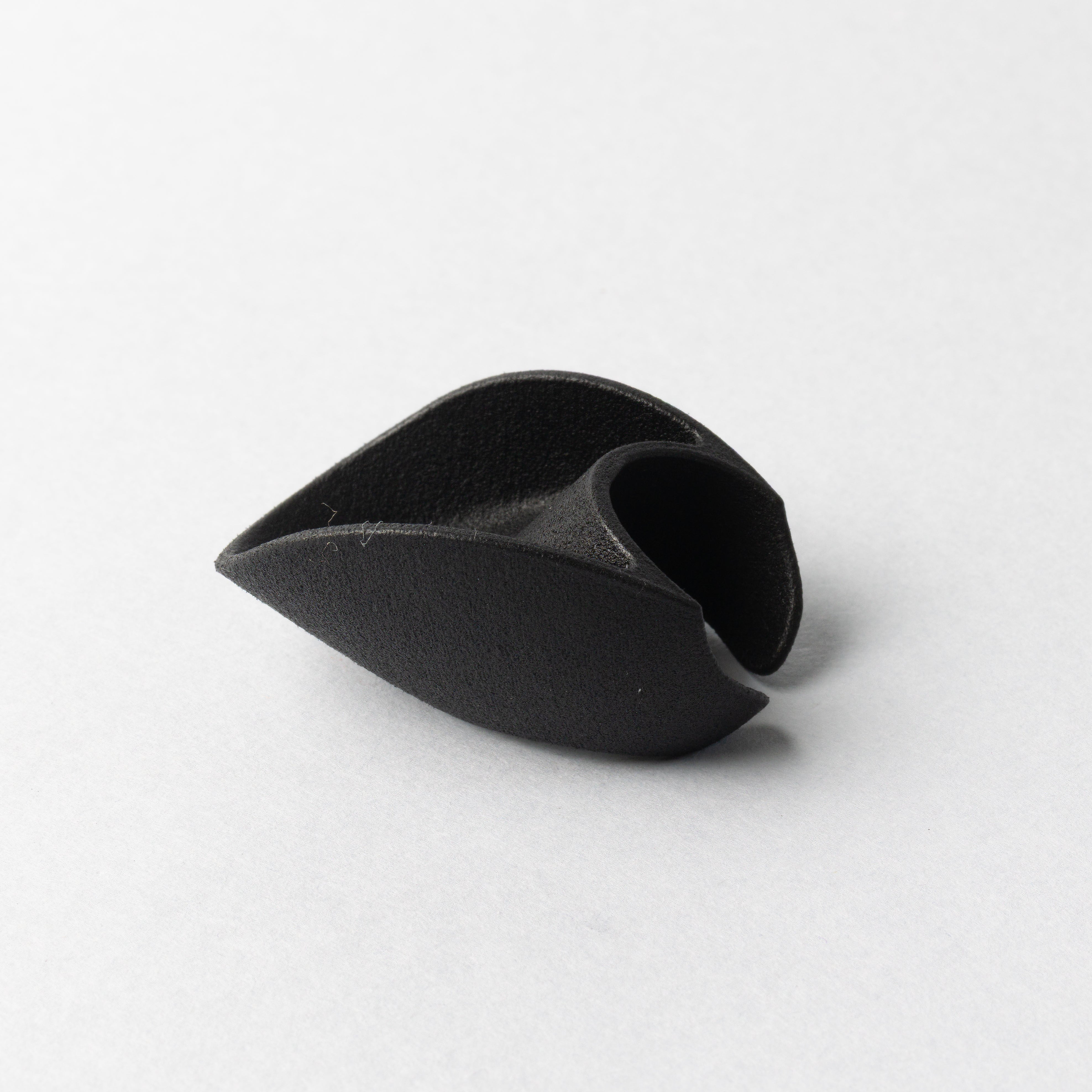ANELLO_URUNDI_BLACK_2.jpg