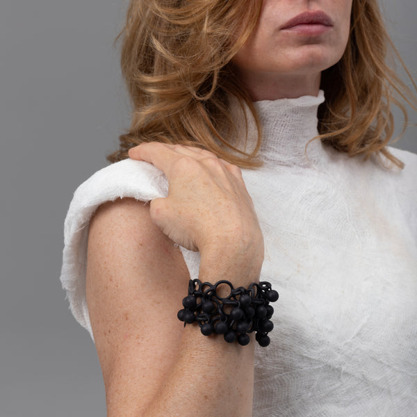 Sferette Cuff - Bracciale - Indossata 1