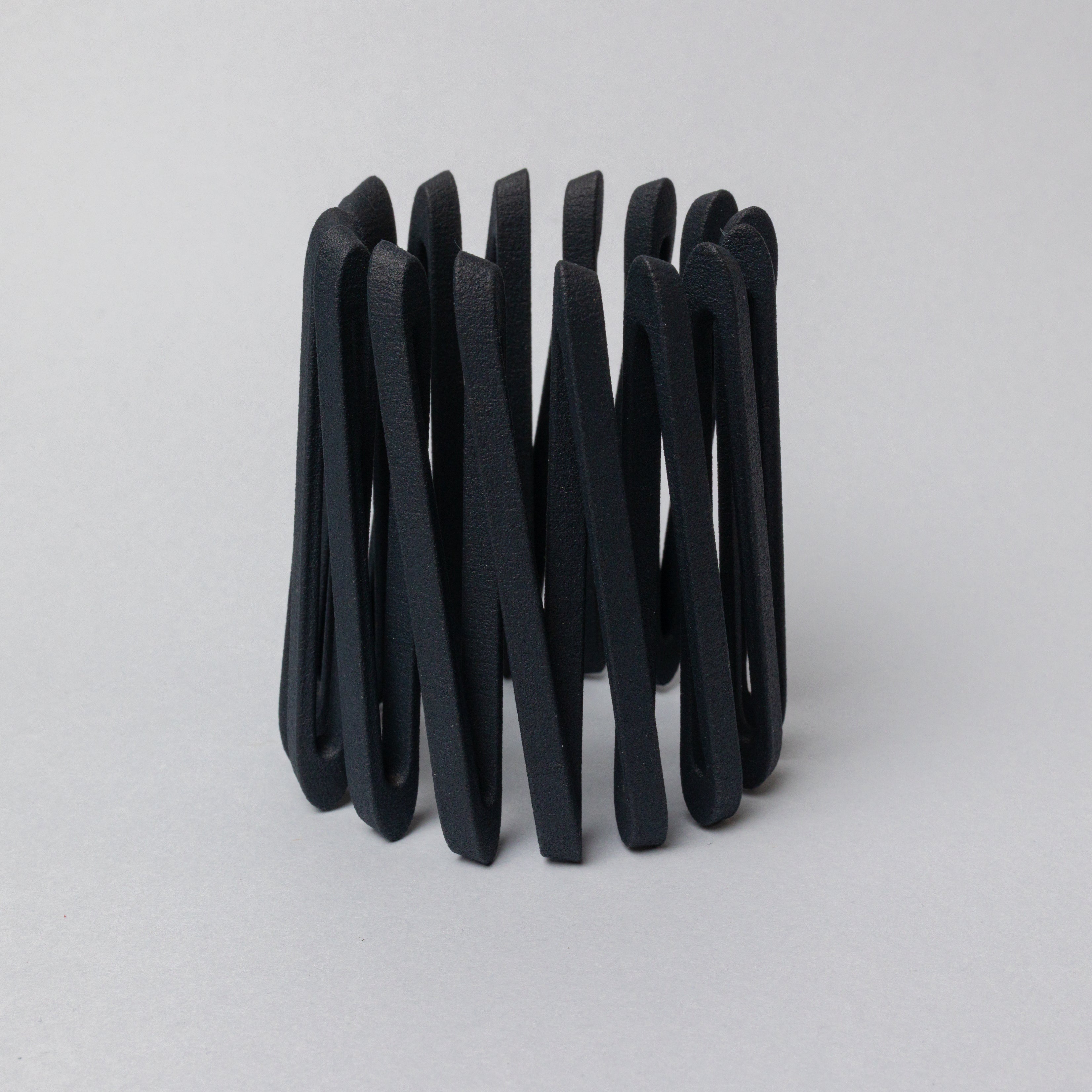 BRACCIALE_TAPE_BIG_BLACK_SFONDO_GRIGIO.jpg