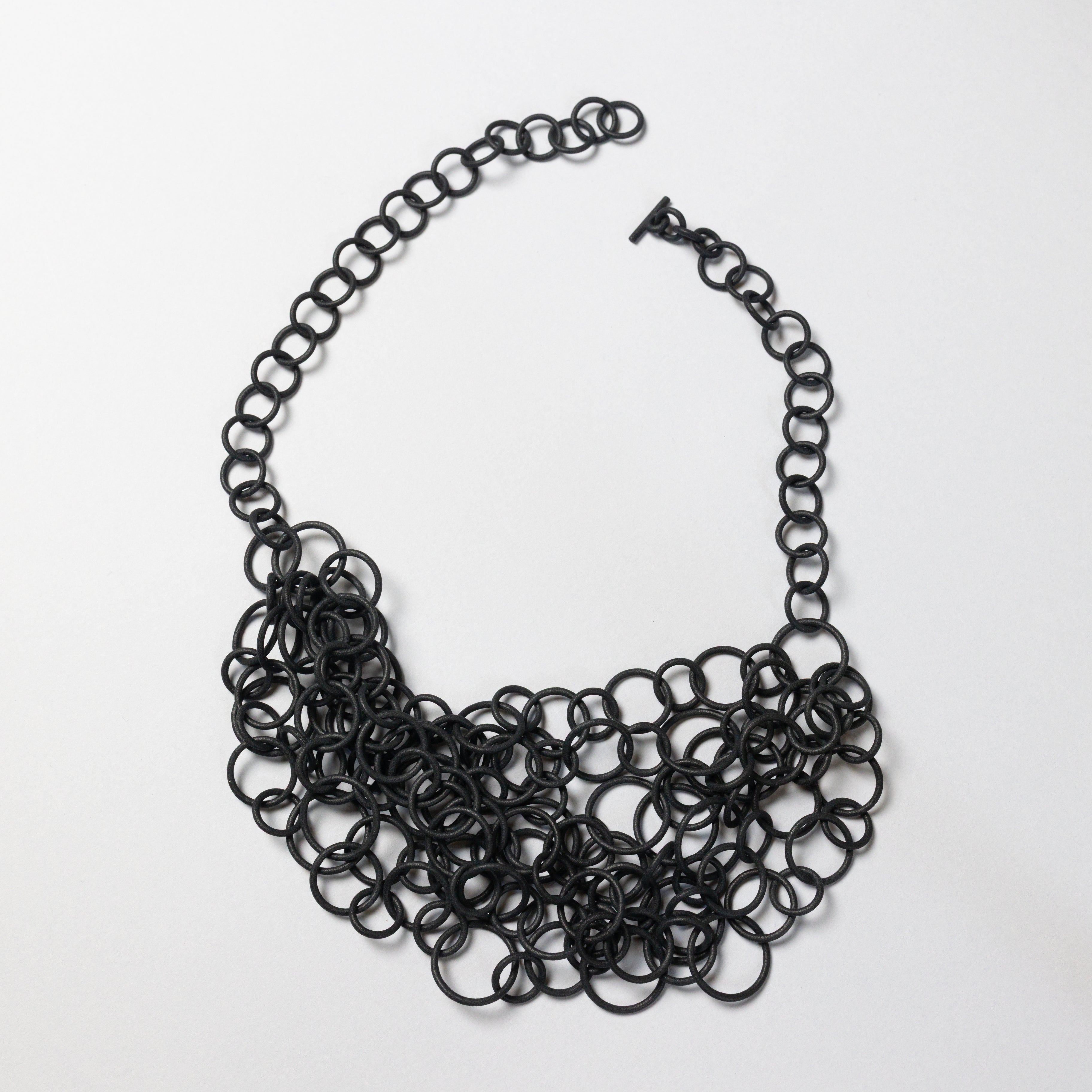 COLLANA_CAOS_BLACK.jpg