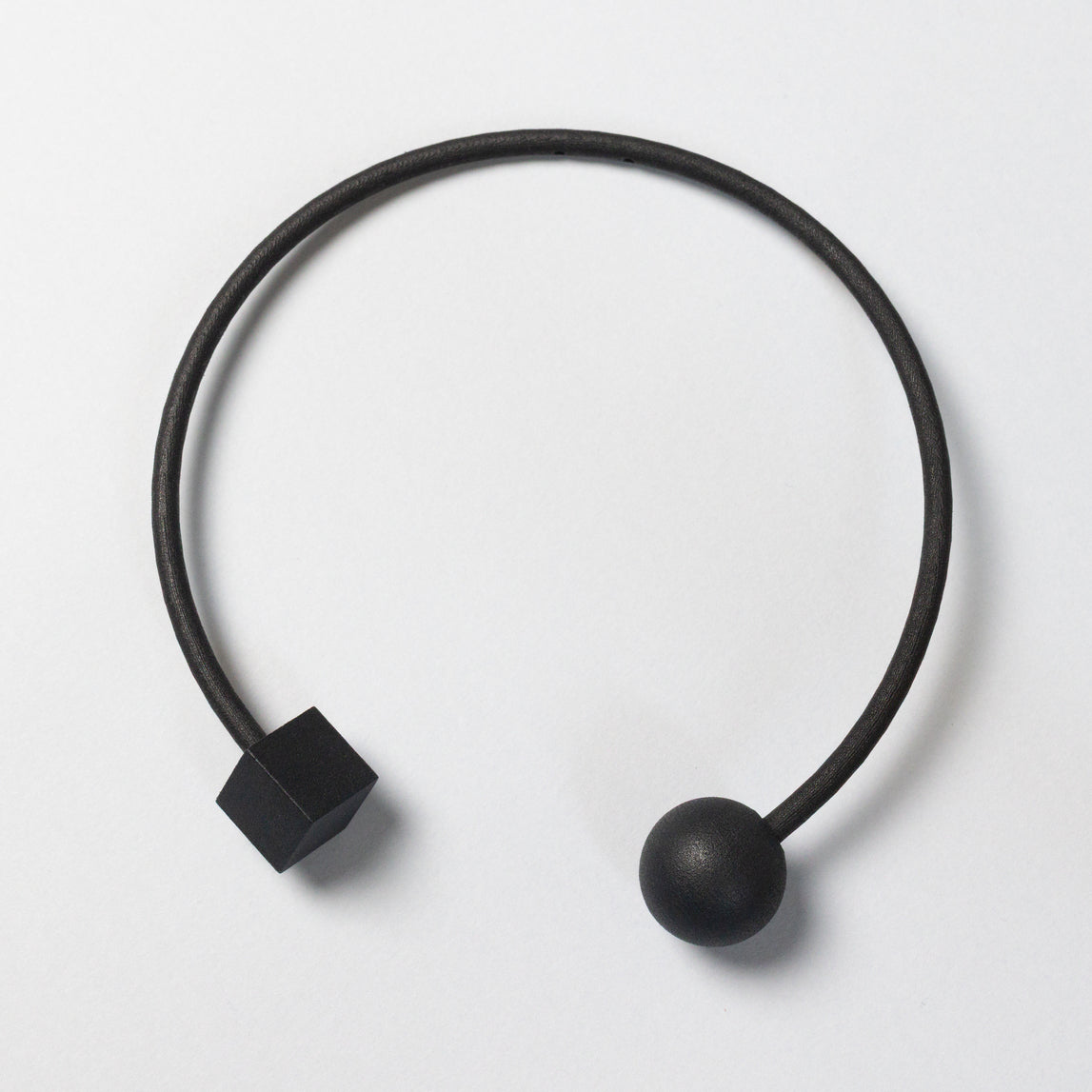 COLLANA_CUBE_BLACK_SFONDO_GRIGIO.jpg