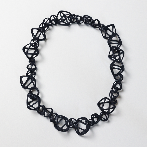 Intrigo Small - Necklace - Classic / Black