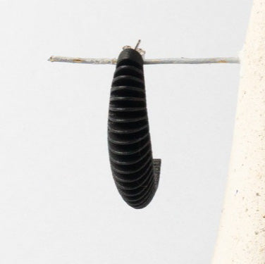 ORECCHINI_RAY_MOON_BLACK_DETTAGLIO.jpg